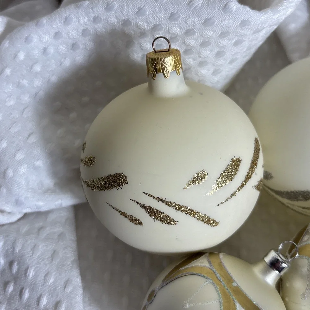 Vintage‎ 10 Christmas Ornaments Glass Cream Gold Silver